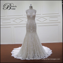 Robe de mariée en dentelle avec lanière de dentelle